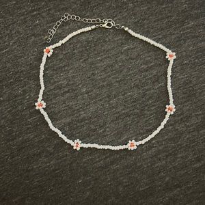 white daisy choker necklace